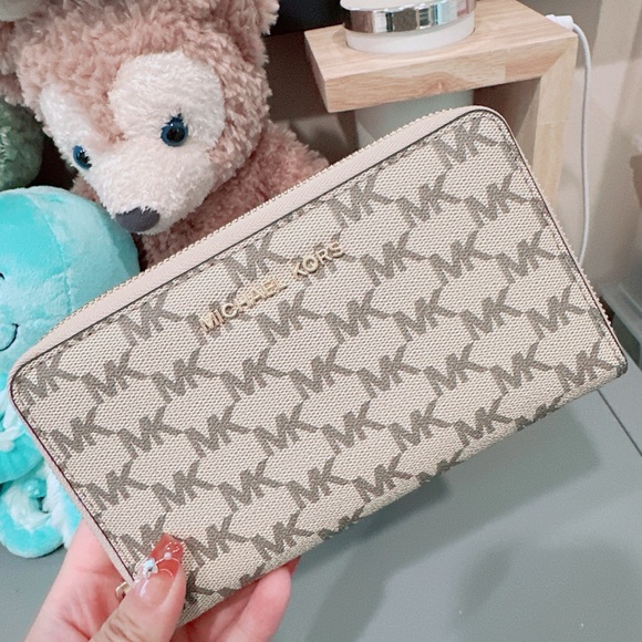 Michael kors special edition  Jet Set wallets /Wristlet/NWT - Picture 1 of 9
